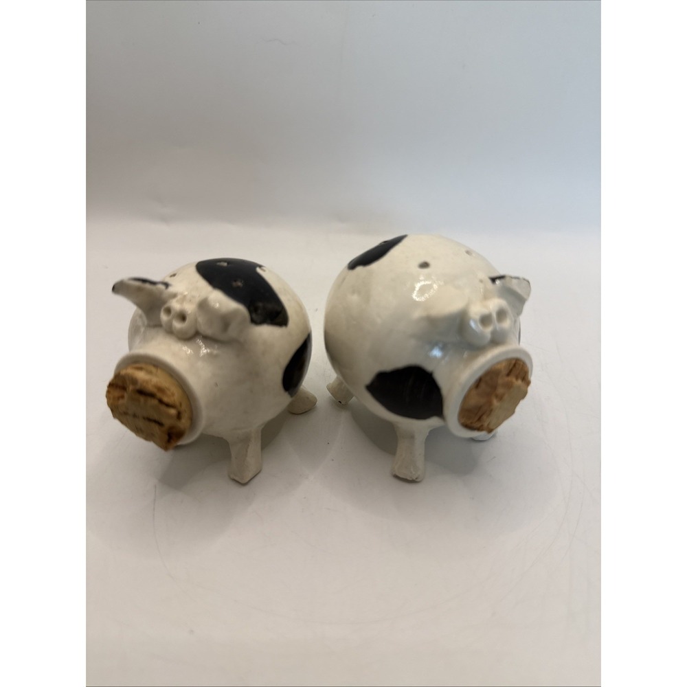 Vintage Folk Art Pottery Spotted Pig Salt & Pepper Shakers Cork For Snout